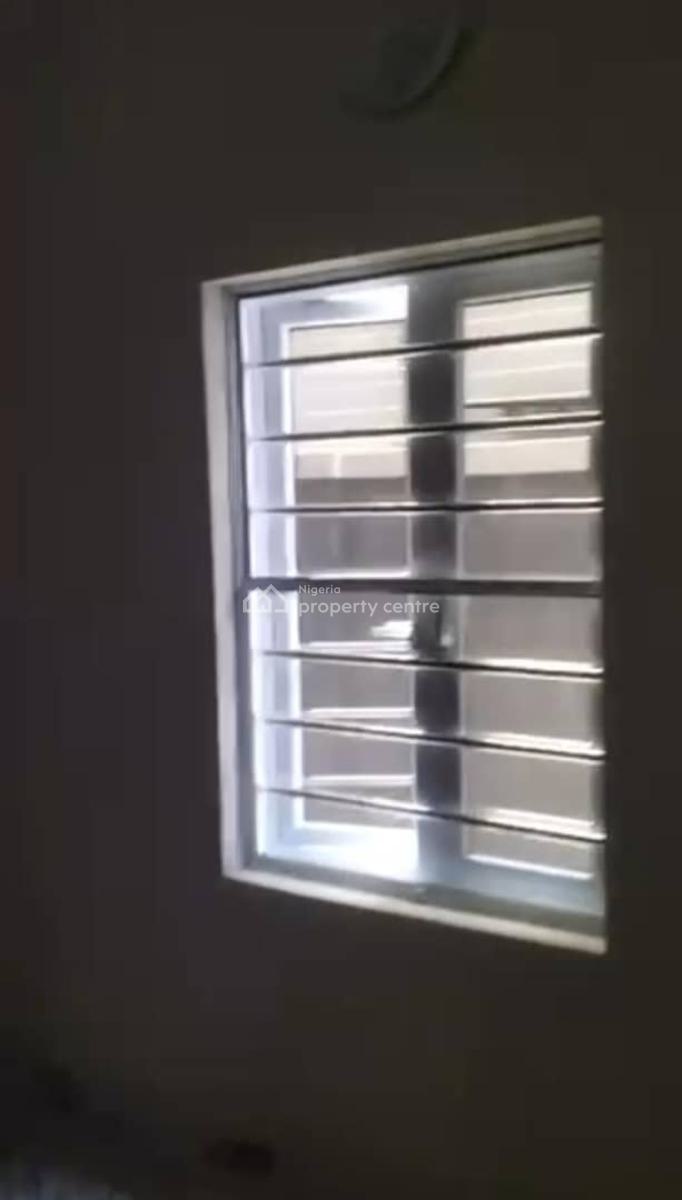 Lovely 2 Bedroom Flat, Off Kilo, Surulere, Lagos, Flat / Apartment for Rent