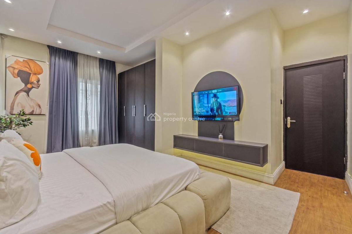 Spacious 3 Three Bedroom Apartment with Bathtub ,private Balcony with, Lekki Phase 1, Lekki, Lagos, Flat / Apartment Short Let