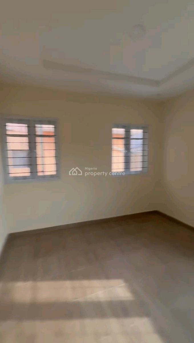 a Standard 3 Bedroom Bungalow, Via Bode Thomas, Eric Moore, Surulere, Lagos, Flat / Apartment for Rent