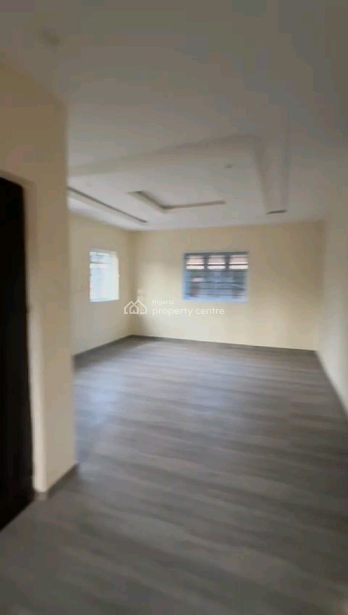 a Standard 3 Bedroom Bungalow, Via Bode Thomas, Eric Moore, Surulere, Lagos, Flat / Apartment for Rent