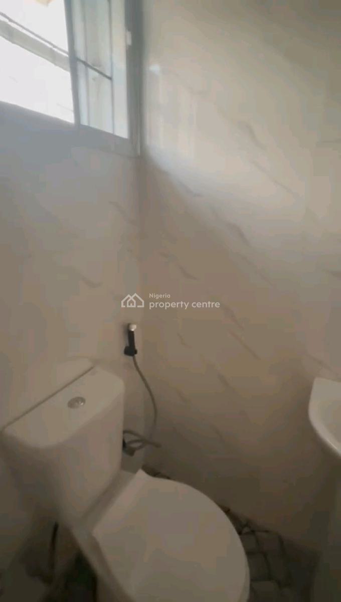 a Standard 3 Bedroom Bungalow, Via Bode Thomas, Eric Moore, Surulere, Lagos, Flat / Apartment for Rent