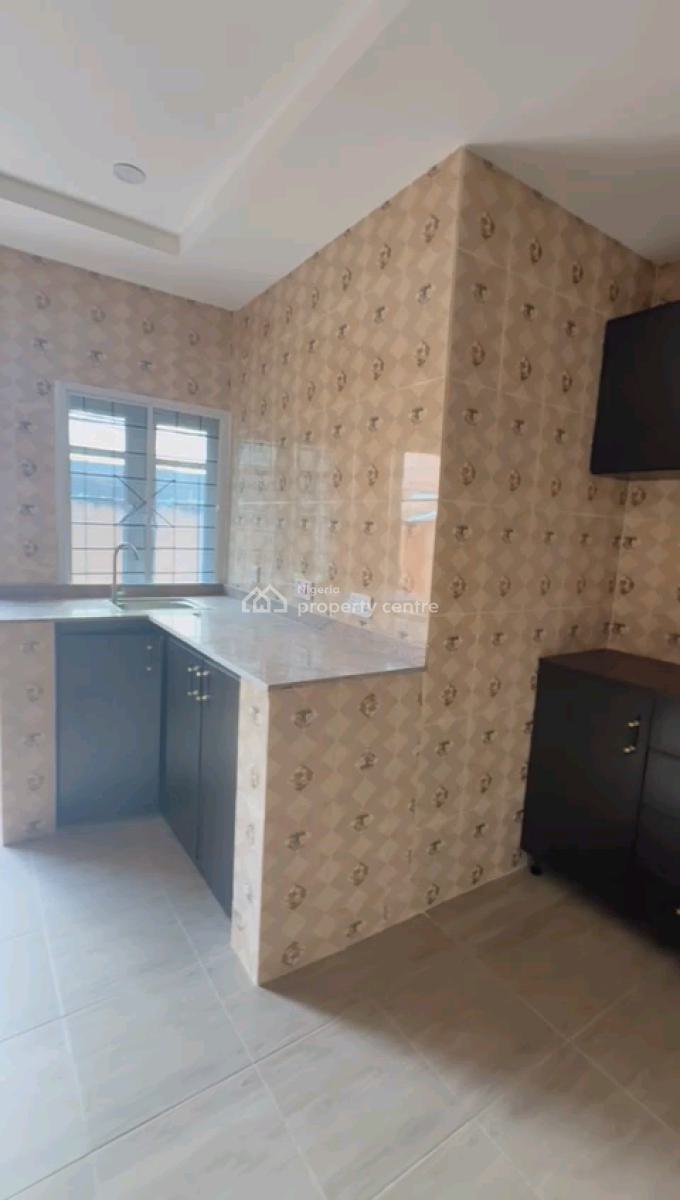 a Standard 3 Bedroom Bungalow, Via Bode Thomas, Eric Moore, Surulere, Lagos, Flat / Apartment for Rent