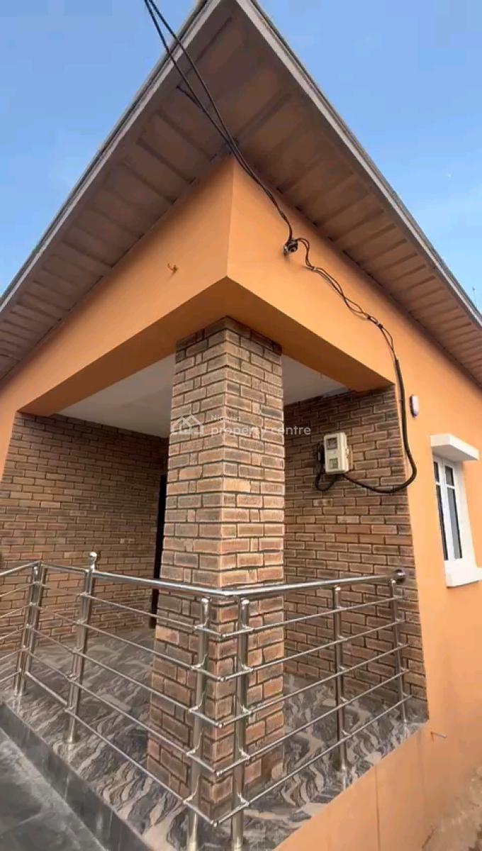 a Standard 3 Bedroom Bungalow, Via Bode Thomas, Eric Moore, Surulere, Lagos, Flat / Apartment for Rent