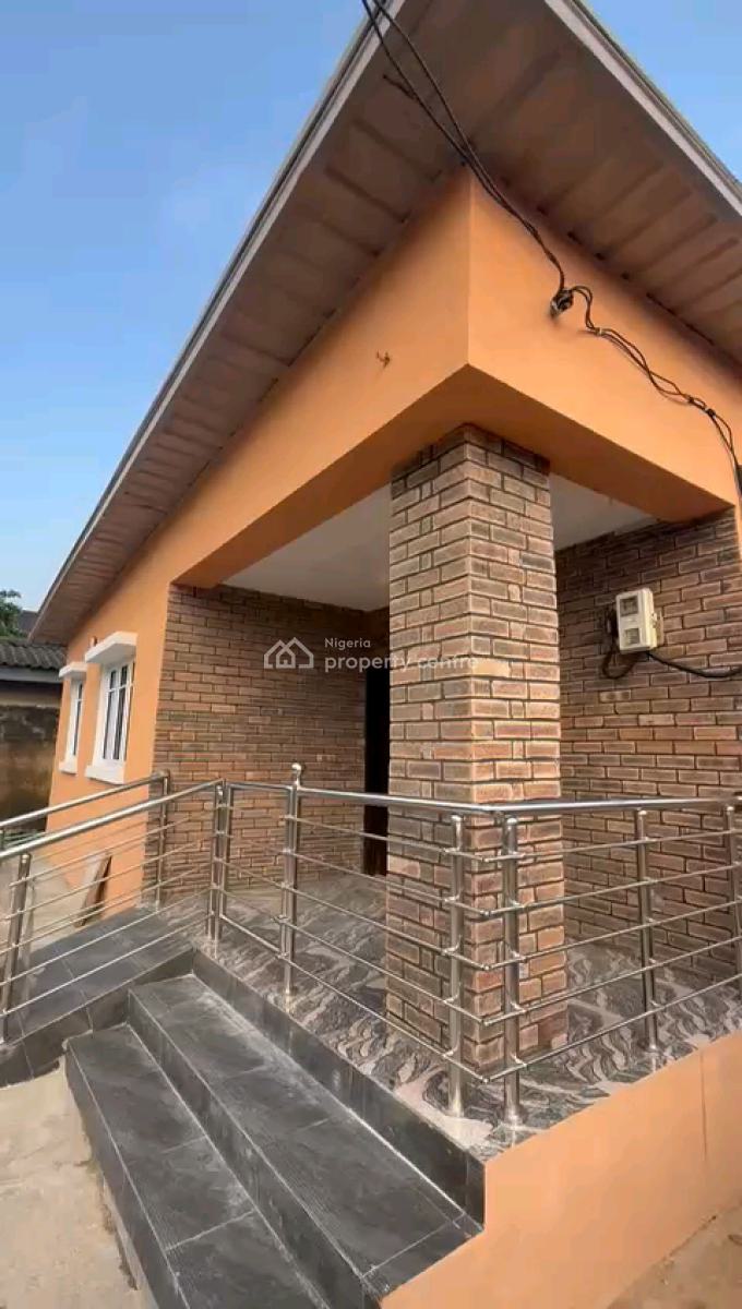 a Standard 3 Bedroom Bungalow, Via Bode Thomas, Eric Moore, Surulere, Lagos, Flat / Apartment for Rent