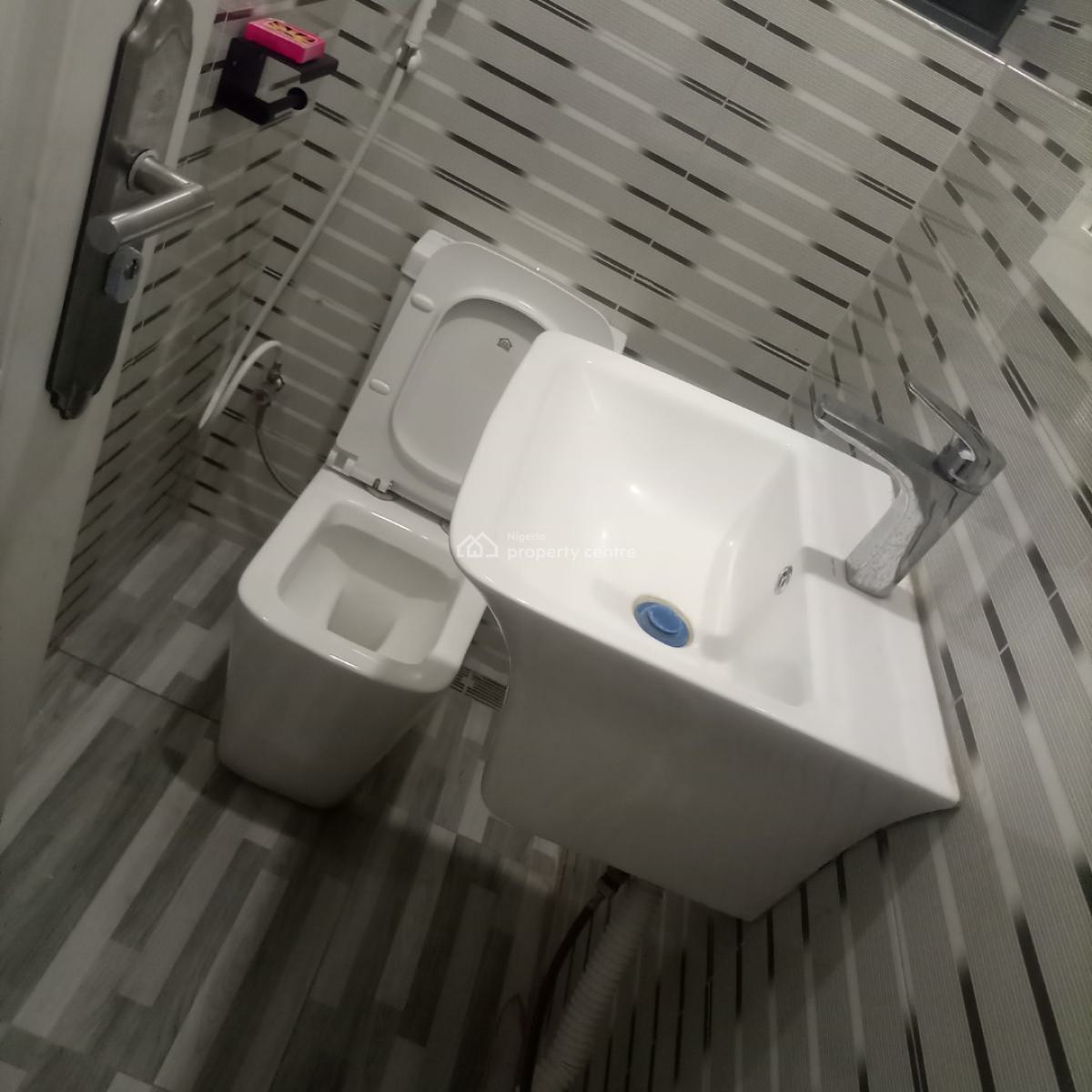 Nice/standard Four(4) Bedrooms Semi-detached Duplex with Bq, Cluster, River Park Estate, Lugbe District, Abuja, Semi-detached Duplex for Rent