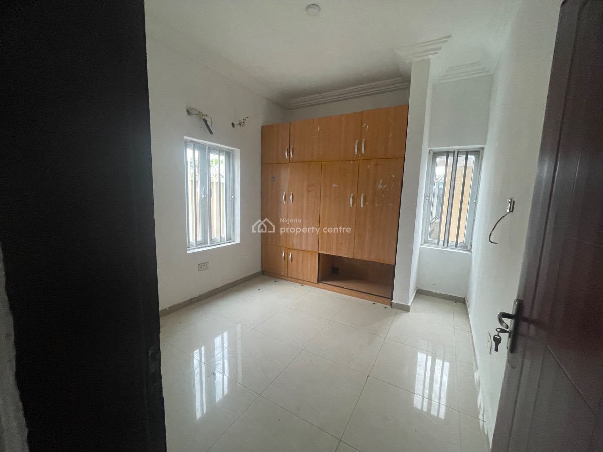 Beautiful 3 Bed Pay and Pack in Just 2 in a Compound 22/24hrs Light, Thomas Estate, Ajah, Lagos, House for Rent