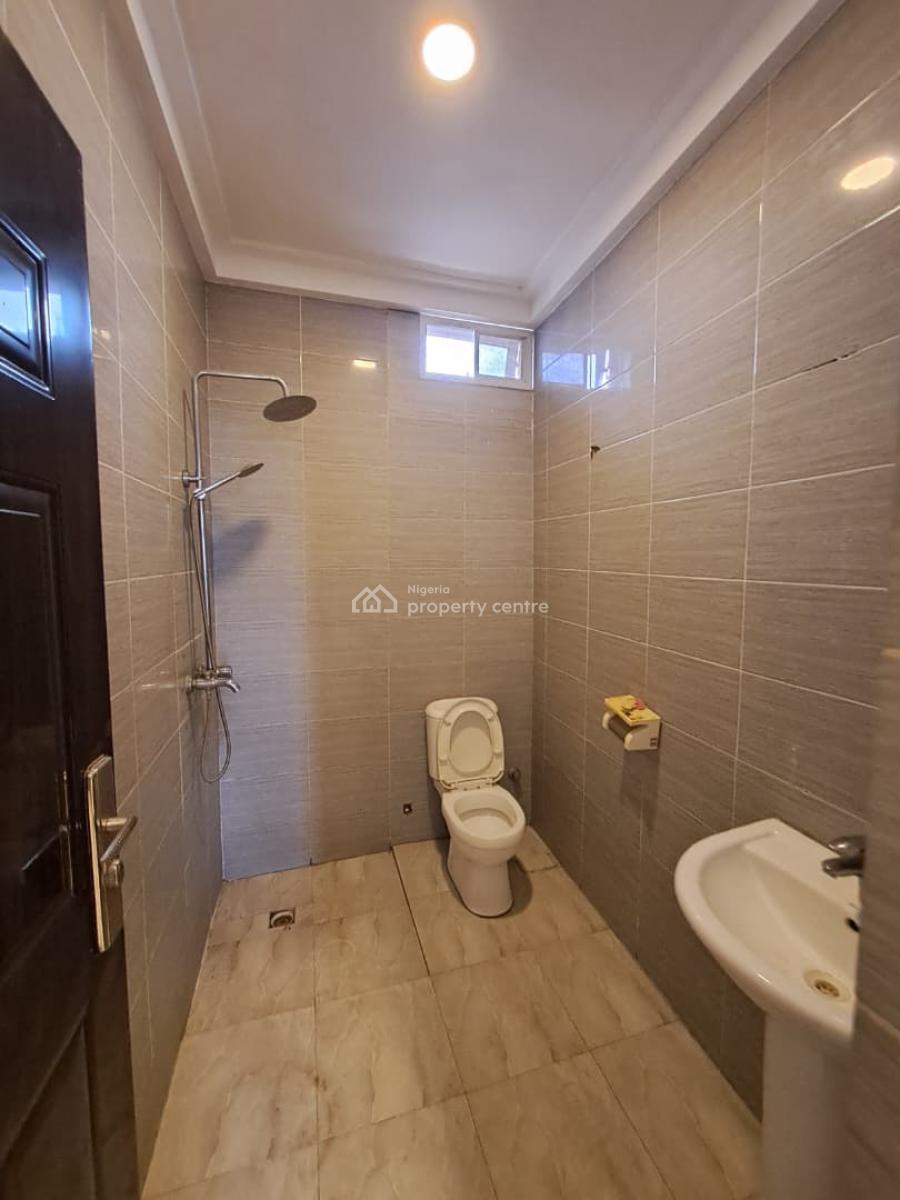 Well Finished 2 Bedroom Apartment on  Topmost Floor on a Tarred Road, Jahi Gilmore, Jahi, Abuja, House for Rent