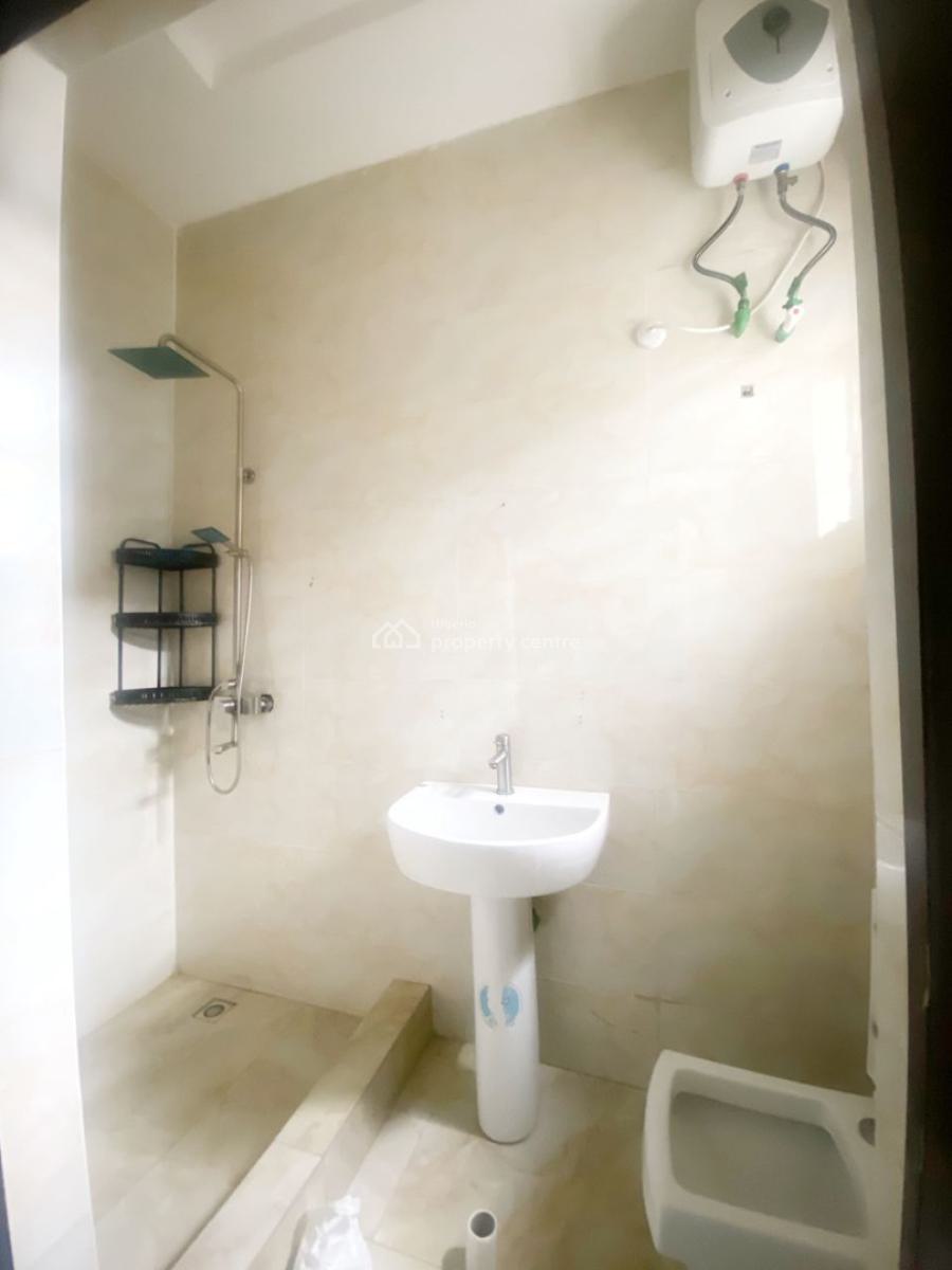 a 2 Bedroom Flat, Olowora, Magodo, Lagos, Flat / Apartment for Rent