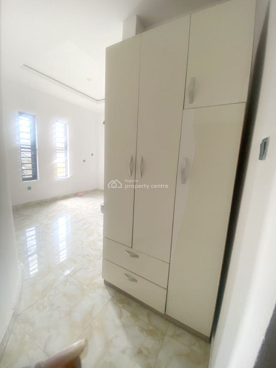 a 2 Bedroom Flat, Olowora, Magodo, Lagos, Flat / Apartment for Rent