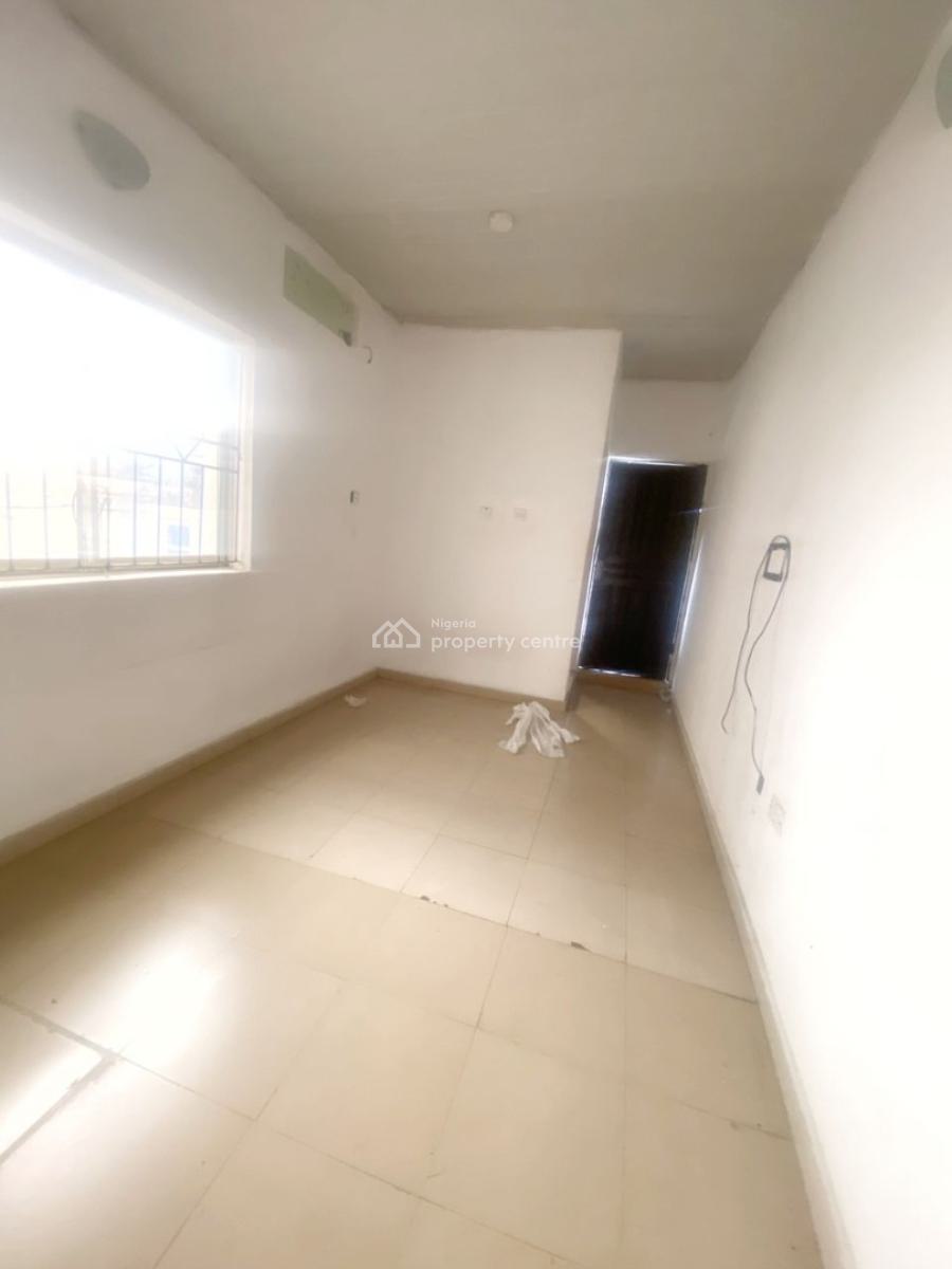 Spacious  2 Bedroom Flat, Gra Phase 1, Magodo, Lagos, Flat / Apartment for Rent