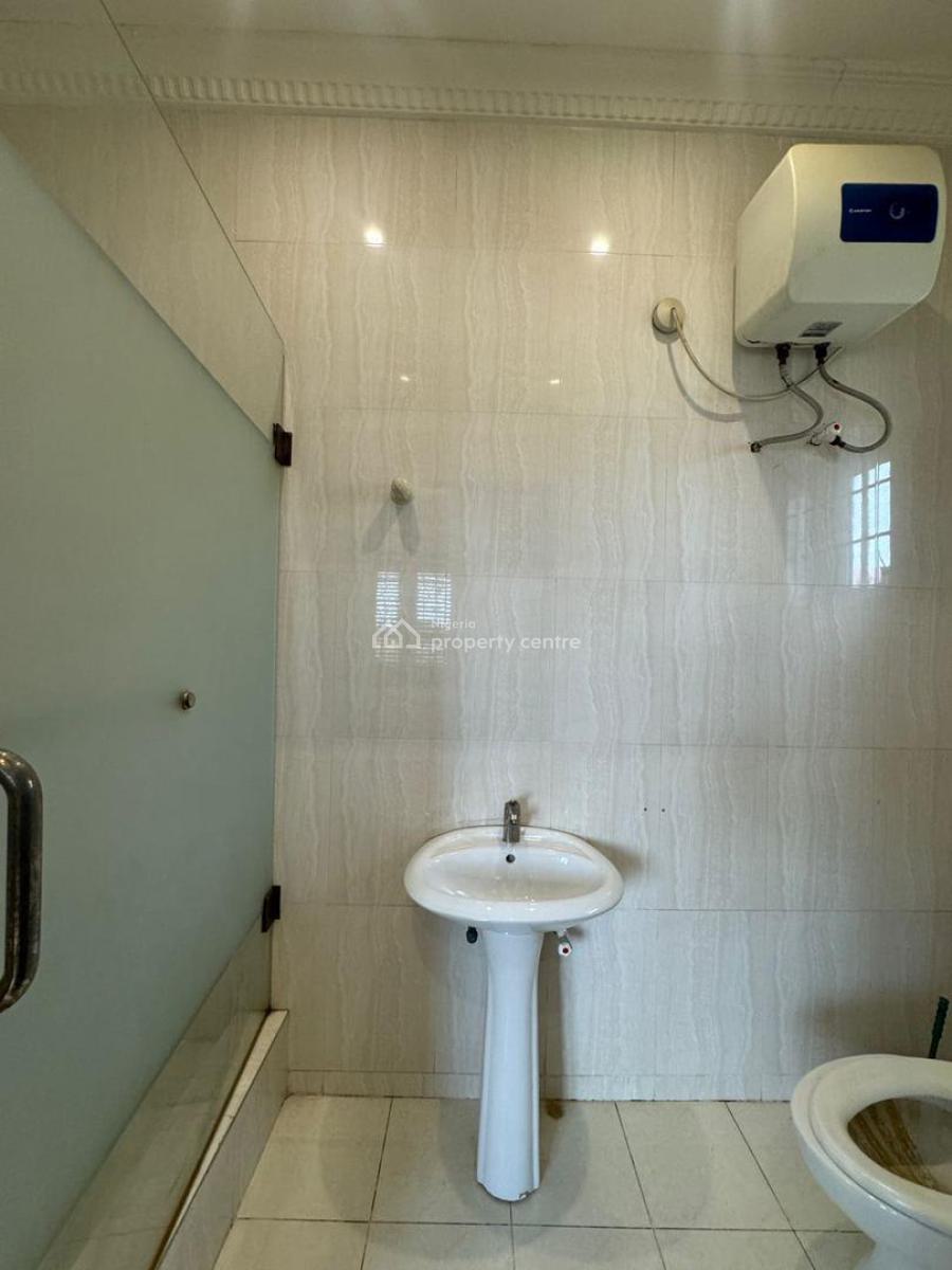 Serviced Two (2) Bedroom Penthouse, Lekki Phase 1, Lekki, Lagos, Flat / Apartment for Rent