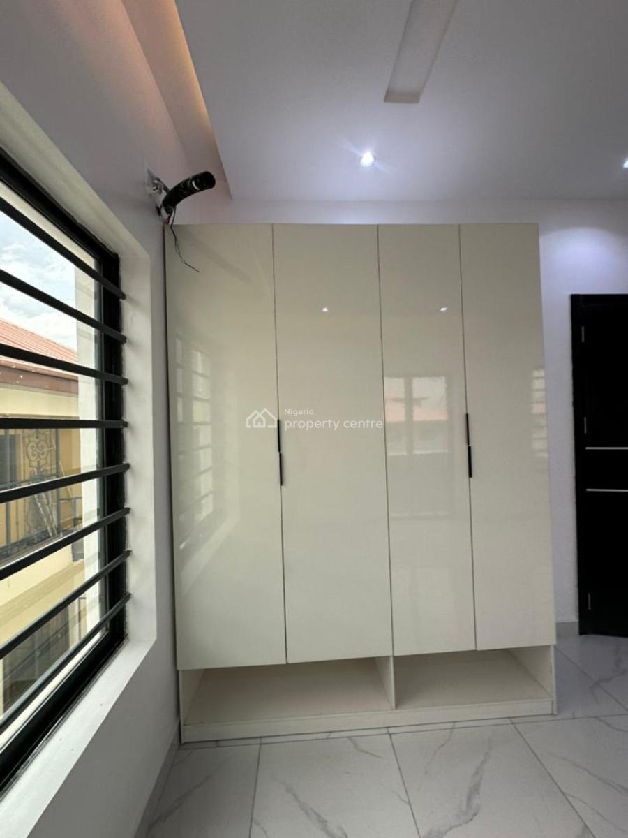 Luxury 3 Bedroom with Bq Fully Serviced, Lekki Phase 1, Lekki, Lagos, Flat / Apartment for Sale