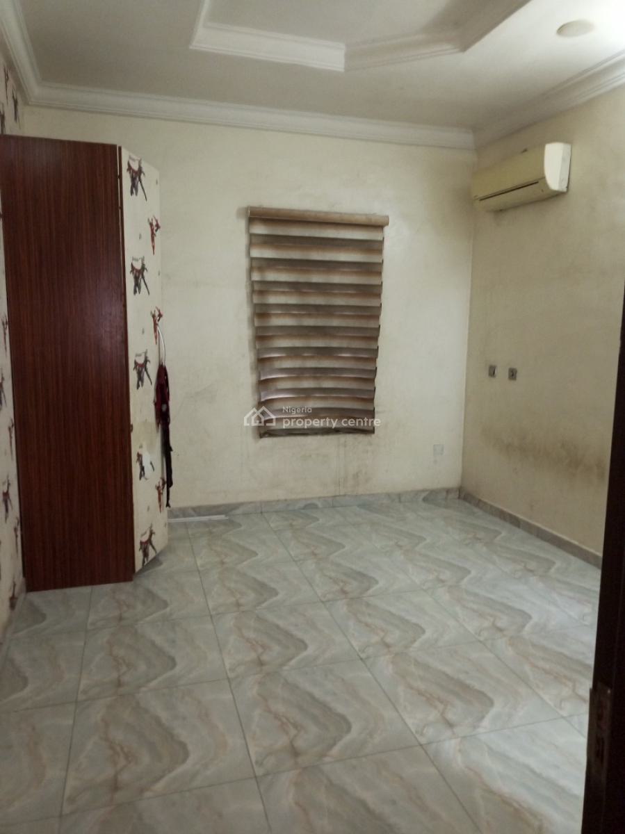 4 Bedroom in Executive Estate with Bq 5 Car Parking Security House, Ologolo, Lekki, Lagos, Semi-detached Duplex for Rent