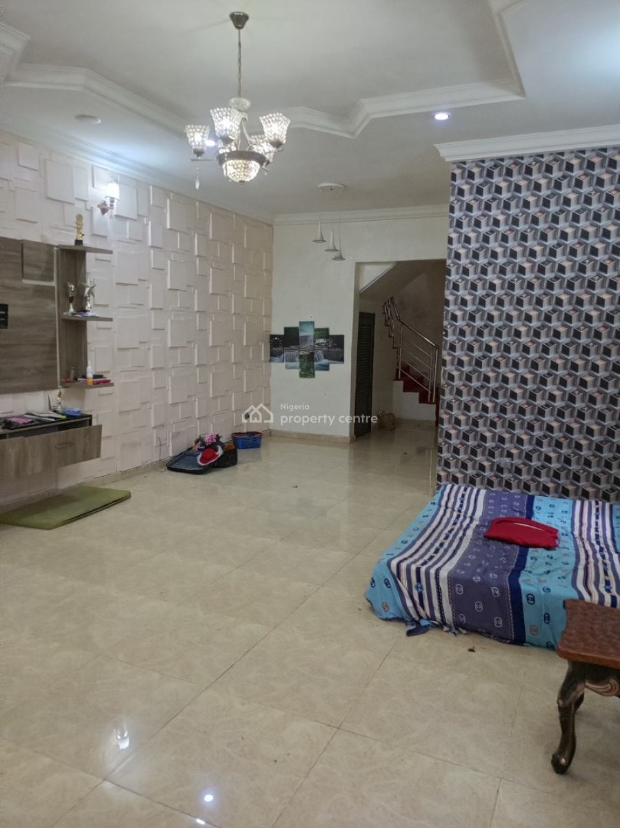 4 Bedroom in Executive Estate with Bq 5 Car Parking Security House, Ologolo, Lekki, Lagos, Semi-detached Duplex for Rent