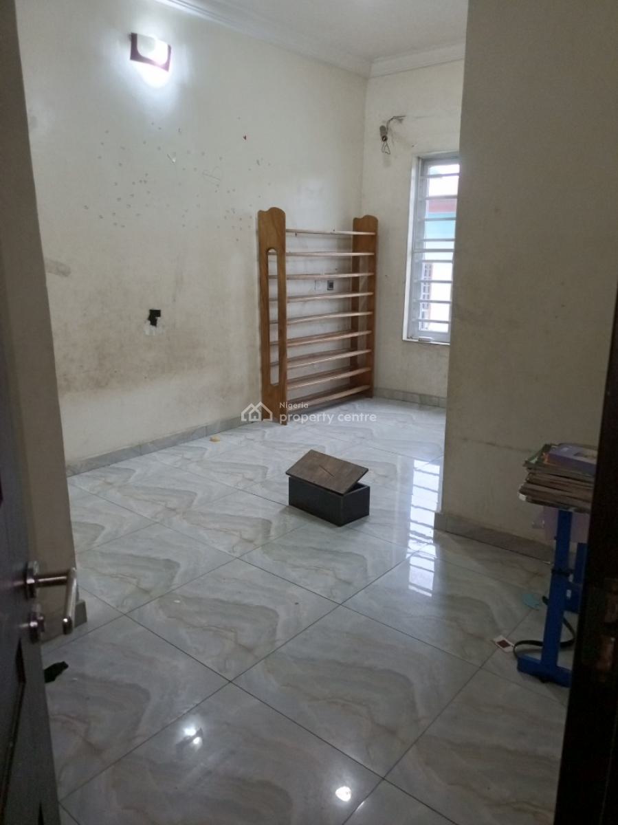 4 Bedroom in Executive Estate with Bq 5 Car Parking Security House, Ologolo, Lekki, Lagos, Semi-detached Duplex for Rent