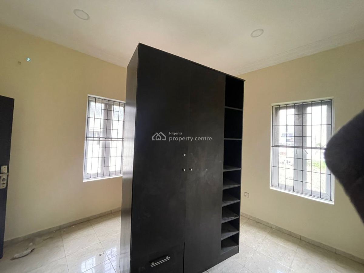 Newly Renovated  2 Bedroom Apartment, Lekki Phase 1, Lekki, Lagos, Flat / Apartment for Rent