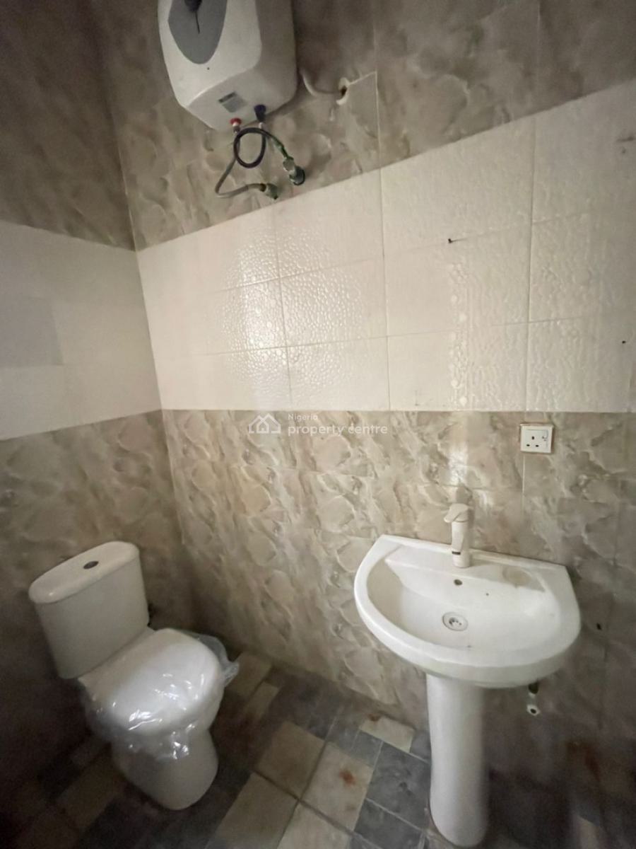 Newly Renovated  2 Bedroom Apartment, Lekki Phase 1, Lekki, Lagos, Flat / Apartment for Rent