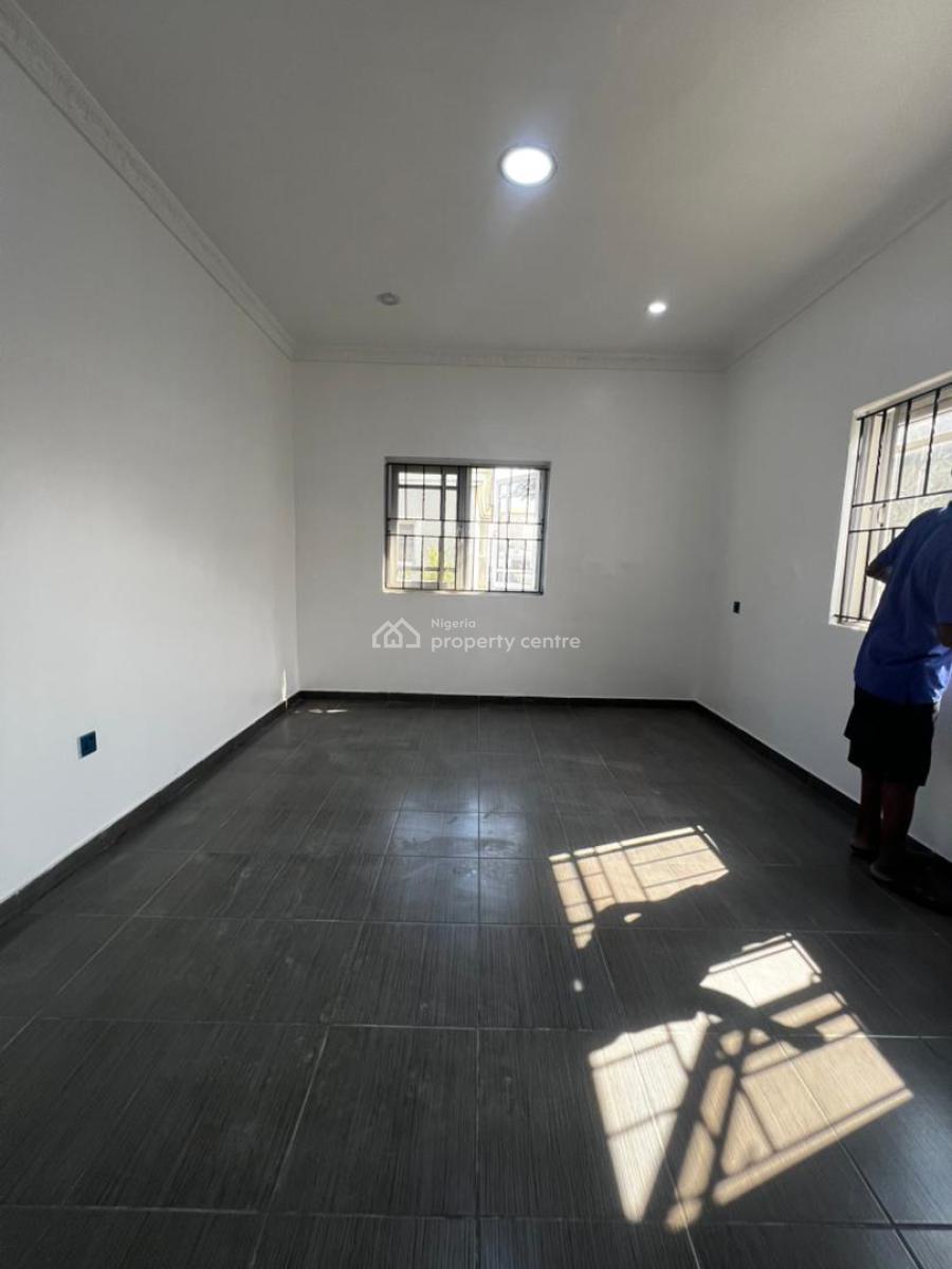 Serviced 2bedroom Upstairs, Lekki Phase 1, Lekki, Lagos, Flat / Apartment for Rent