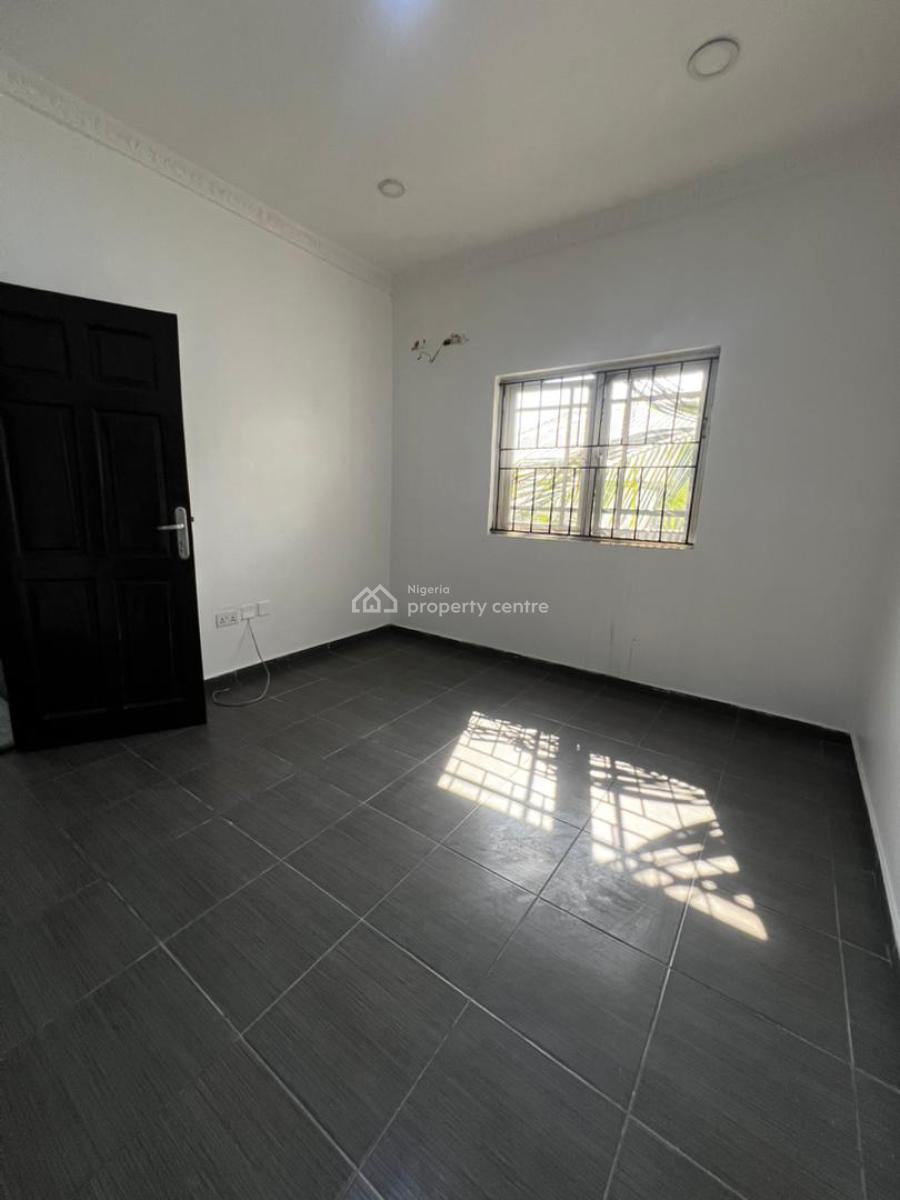 Serviced 2bedroom Upstairs, Lekki Phase 1, Lekki, Lagos, Flat / Apartment for Rent