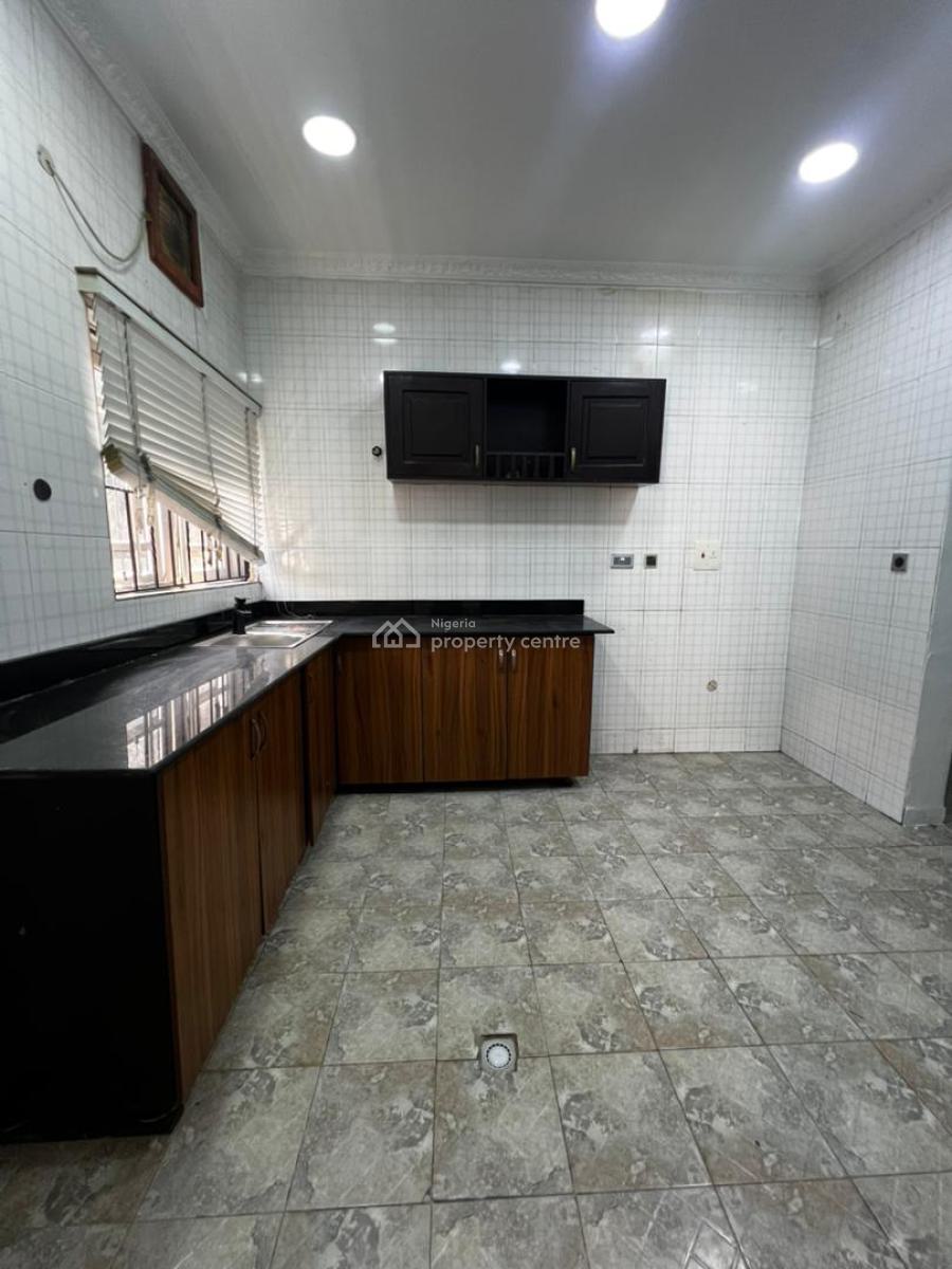 Serviced 2bedroom Upstairs, Lekki Phase 1, Lekki, Lagos, Flat / Apartment for Rent
