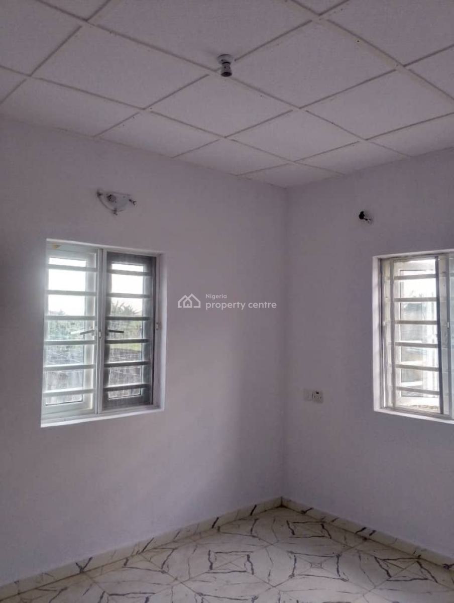 a Newly Built Room and Parlor, Lucky Fiber Road, Ikorodu, Lagos, Flat / Apartment for Rent