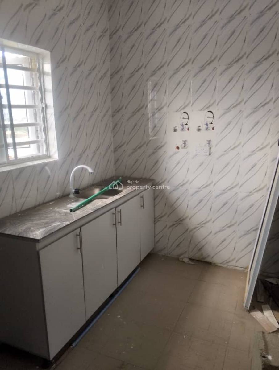 a Newly Built Room and Parlor, Lucky Fiber Road, Ikorodu, Lagos, Flat / Apartment for Rent