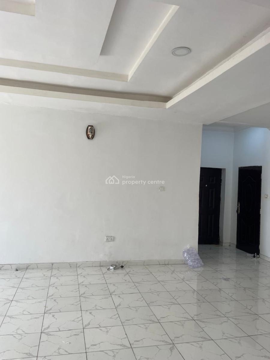 Clean 2 Bedrooms Flat, Chevron Drive, Lekki Expressway, Lekki, Lagos, Block of Flats for Sale