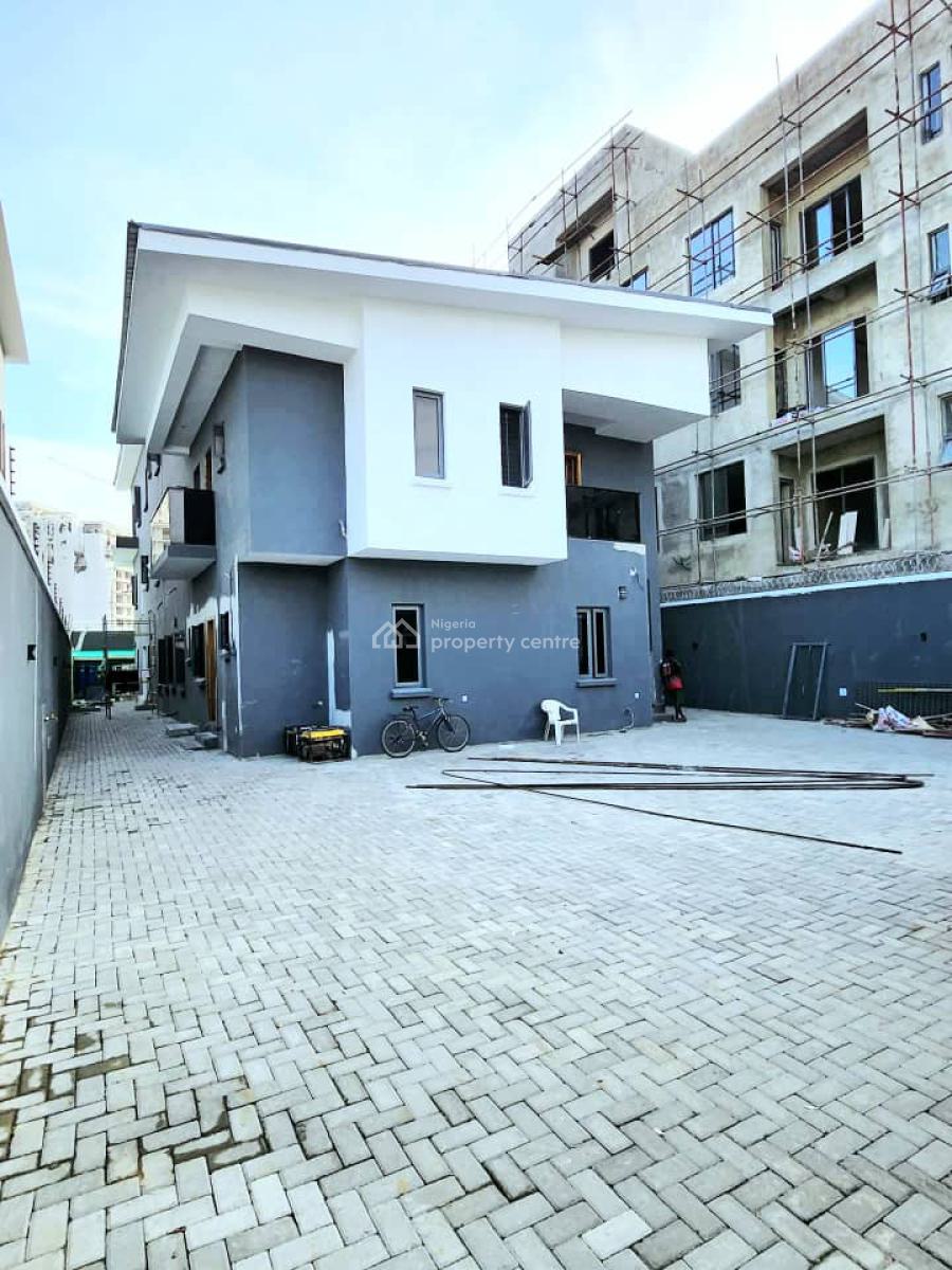 Spacious 2 Bedroom Apartment, Lekki Phase 1, Lekki, Lagos, Flat / Apartment for Rent