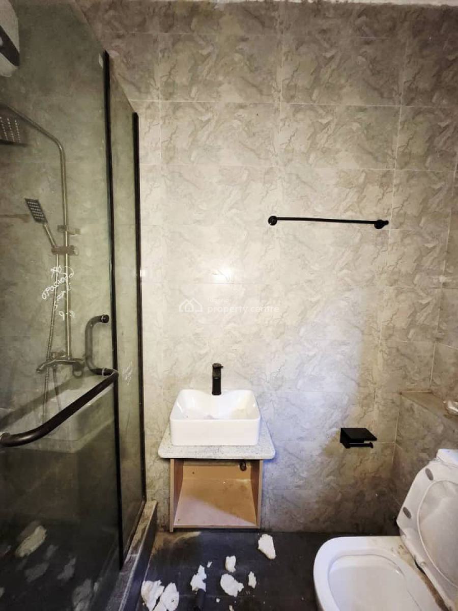 Spacious 2 Bedroom Apartment, Lekki Phase 1, Lekki, Lagos, Flat / Apartment for Rent