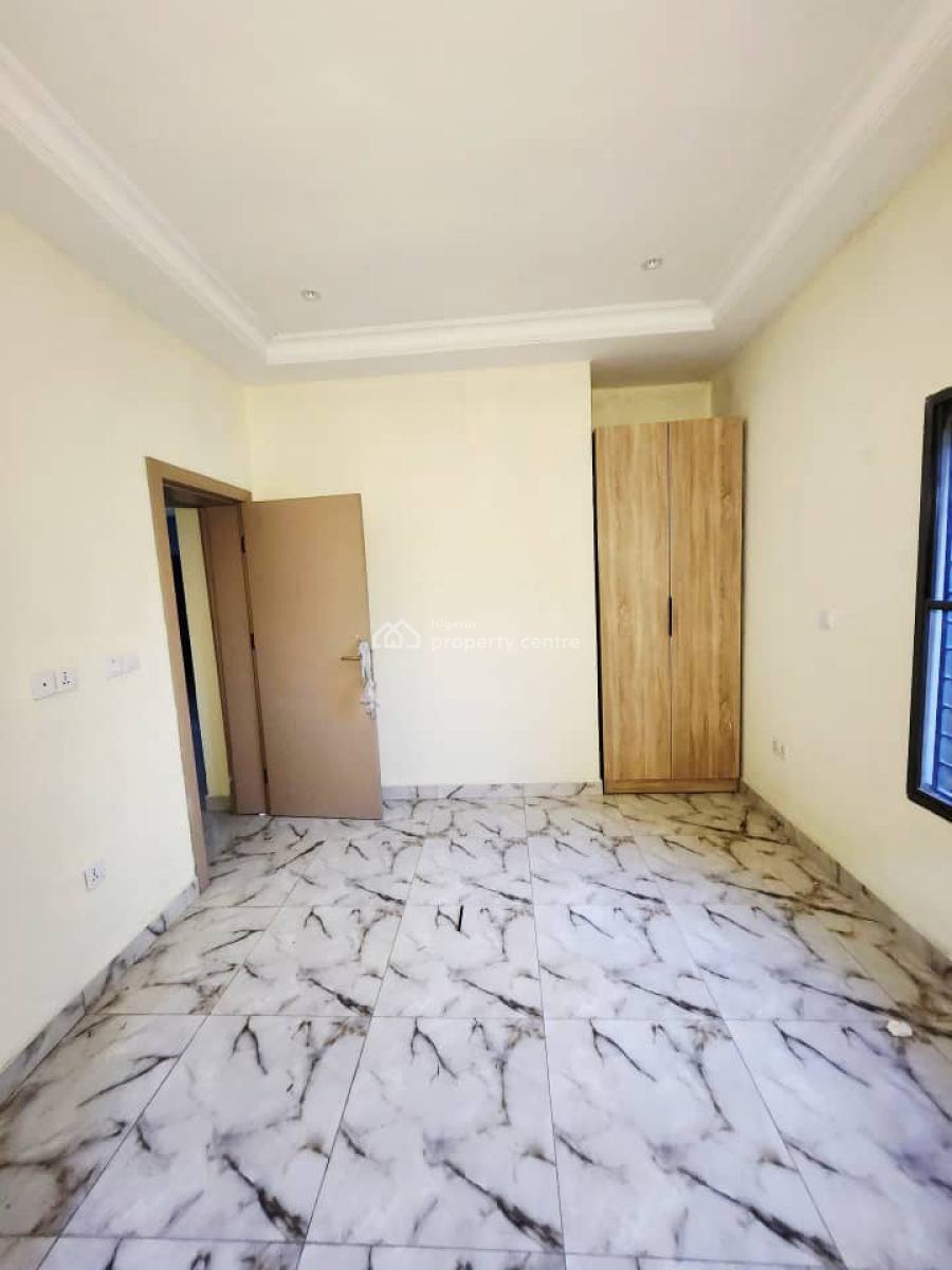 Spacious 2 Bedroom Apartment, Lekki Phase 1, Lekki, Lagos, Flat / Apartment for Rent