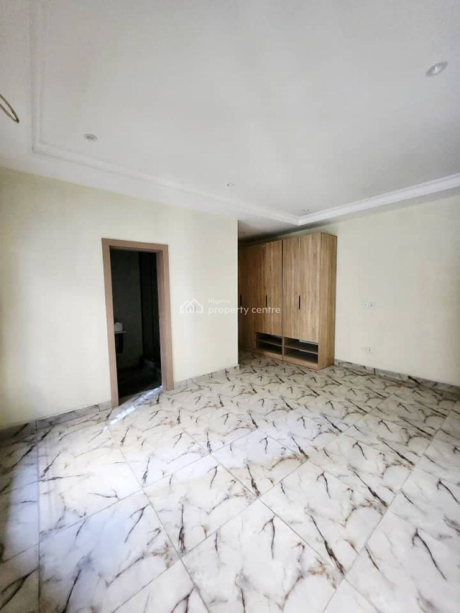 Spacious 2 Bedroom Apartment, Lekki Phase 1, Lekki, Lagos, Flat / Apartment for Rent