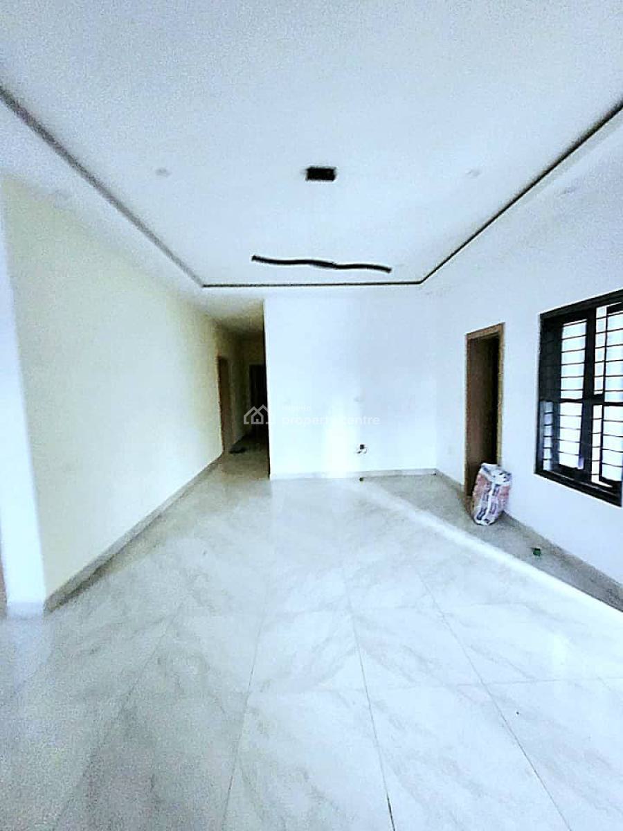 Spacious 2 Bedroom Apartment, Lekki Phase 1, Lekki, Lagos, Flat / Apartment for Rent