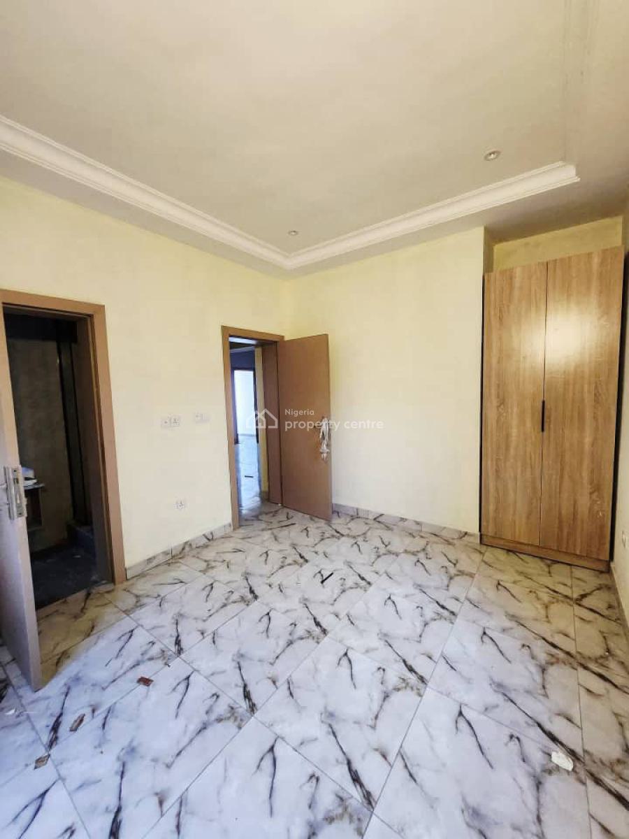 Spacious 2 Bedroom Apartment, Lekki Phase 1, Lekki, Lagos, Flat / Apartment for Rent
