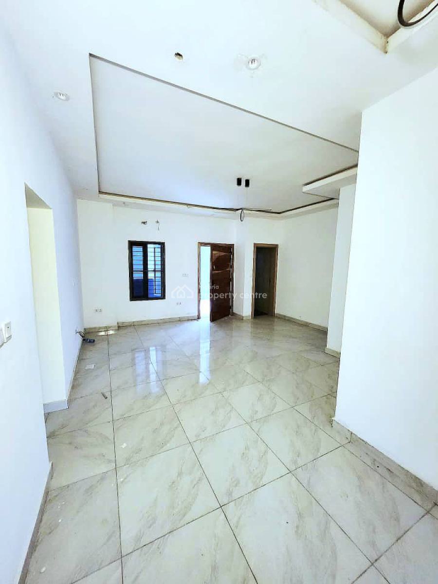 Spacious 2 Bedroom Apartment, Lekki Phase 1, Lekki, Lagos, Flat / Apartment for Rent