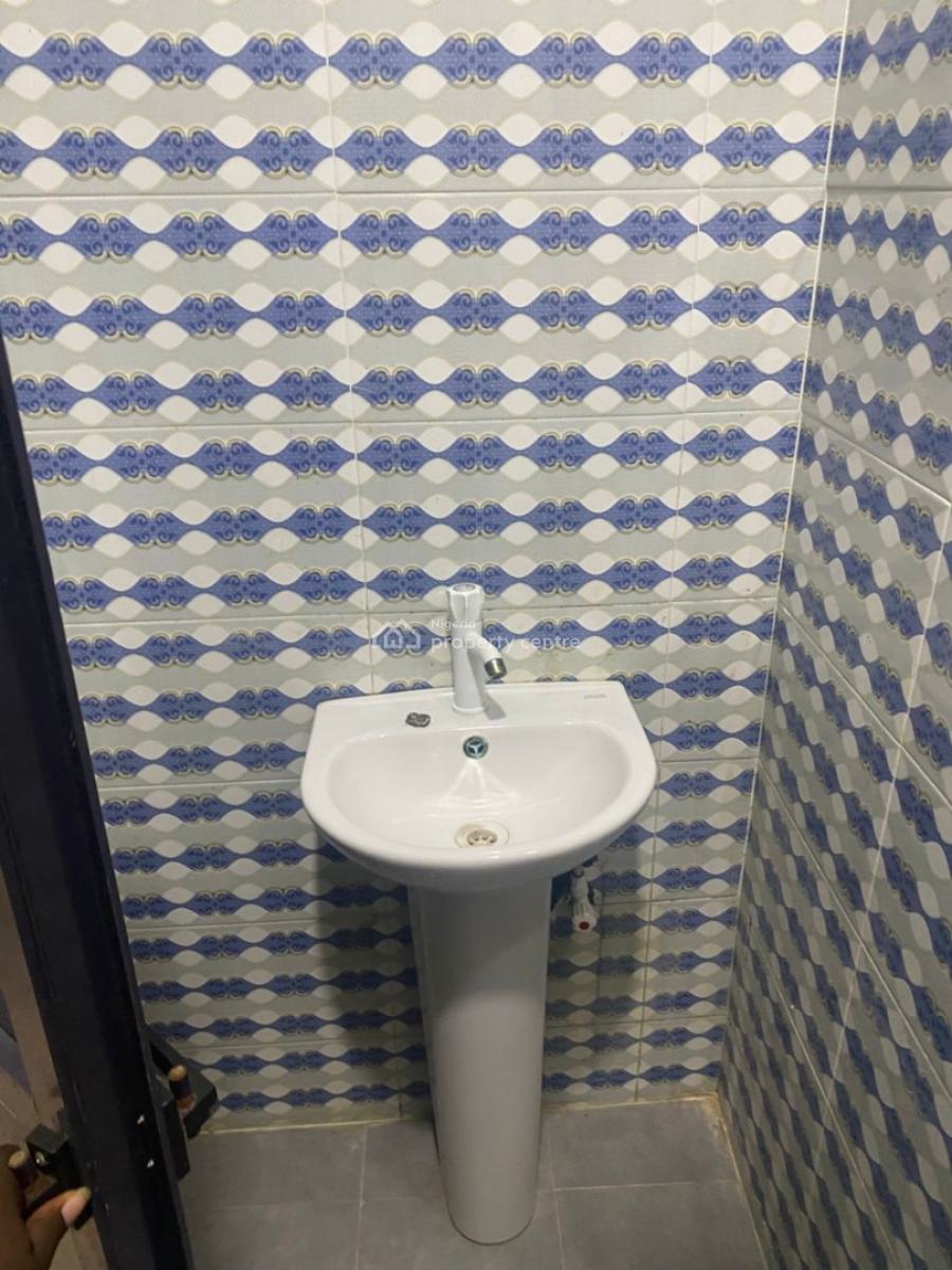 Neatly Used Standard 2 Bedroom, Pedro, Gbagada, Lagos, Flat / Apartment for Rent