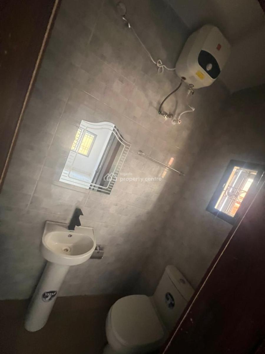 Standard 3 Bedroom Apartment, Lekki Phase 1, Lekki, Lagos, Flat / Apartment for Rent