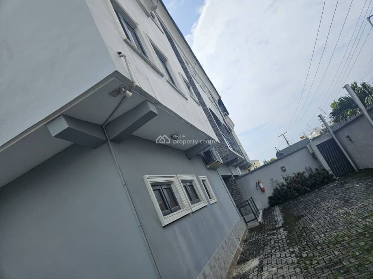 Well Maintained 4 Bedrooms Penthouse with 2 Rooms Bq, Adebola Close, Off Admiralty, Lekki Phase 1, Lekki, Lagos, House for Rent
