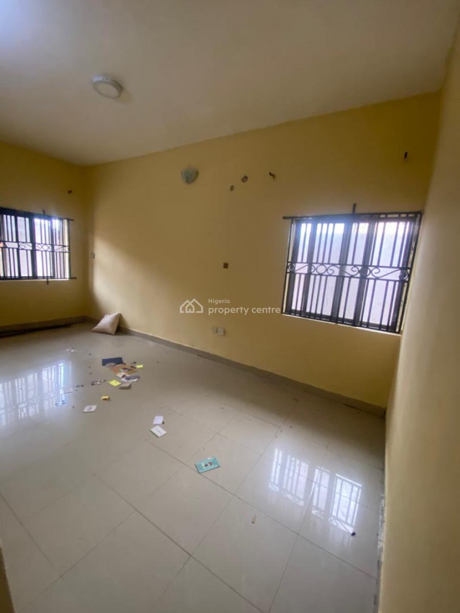 Neat 2 Bedroom in a Serene Location, Lekki Phase 1, Lekki, Lagos, Flat / Apartment for Rent
