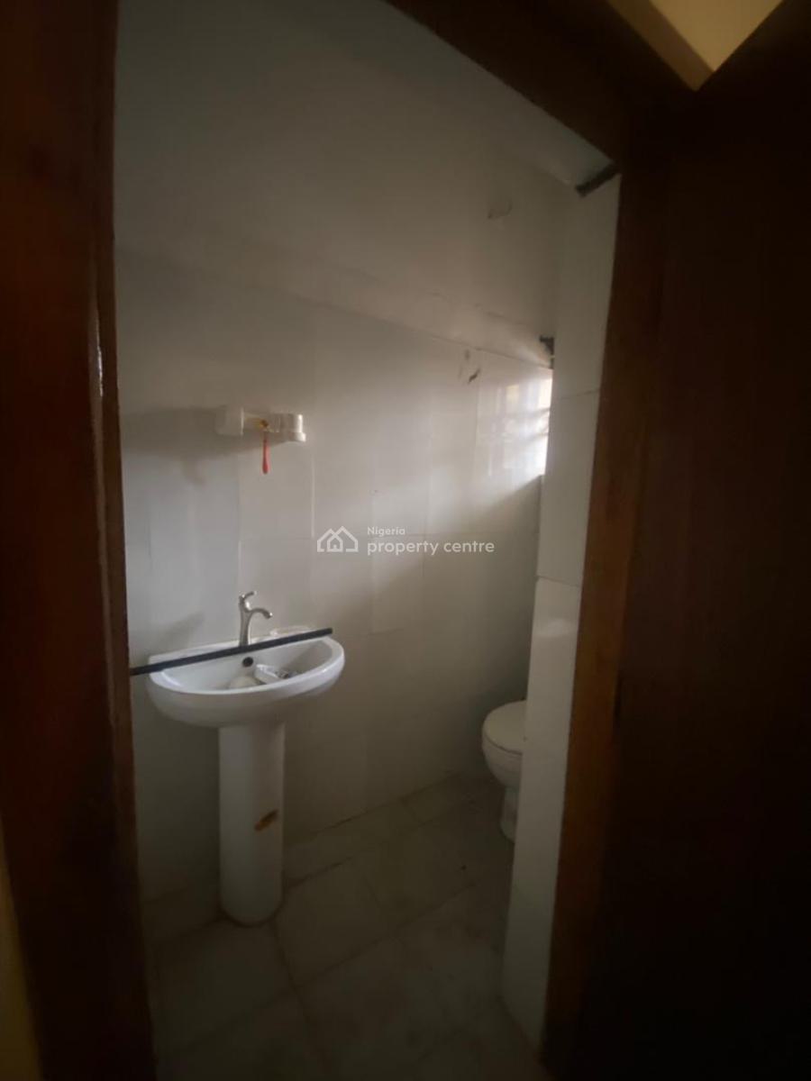 Neat 2 Bedroom in a Serene Location, Lekki Phase 1, Lekki, Lagos, Flat / Apartment for Rent