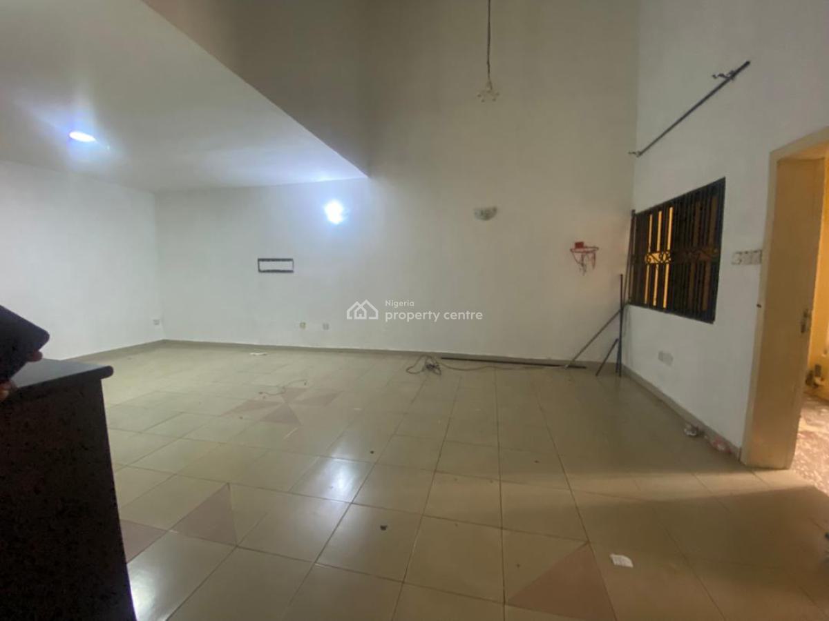 Neat 2 Bedroom in a Serene Location, Lekki Phase 1, Lekki, Lagos, Flat / Apartment for Rent