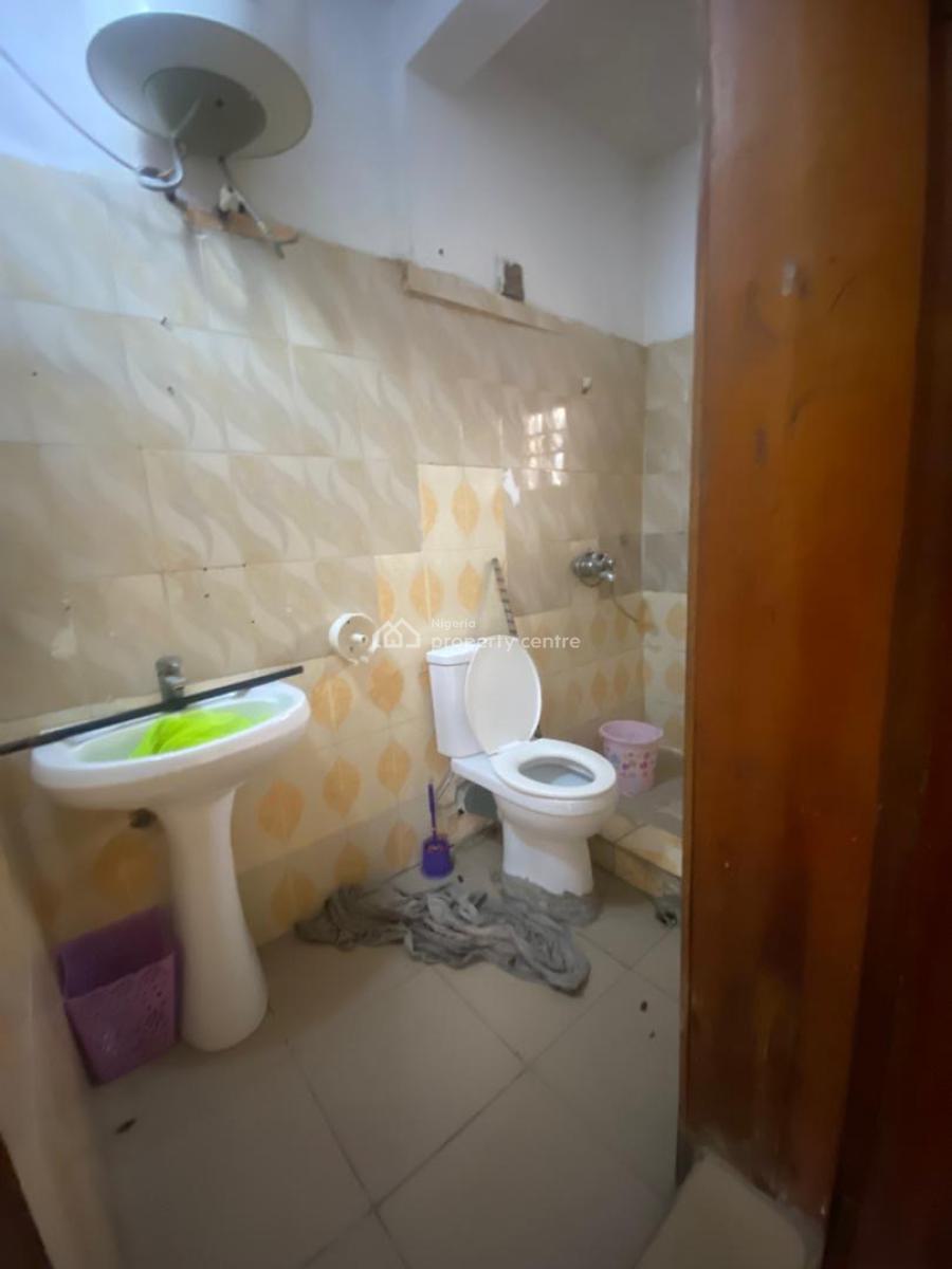 Neat 2 Bedroom in a Serene Location, Lekki Phase 1, Lekki, Lagos, Flat / Apartment for Rent