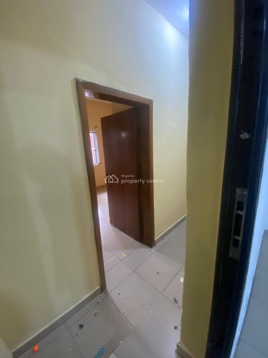 Neat 2 Bedroom in a Serene Location, Lekki Phase 1, Lekki, Lagos, Flat / Apartment for Rent