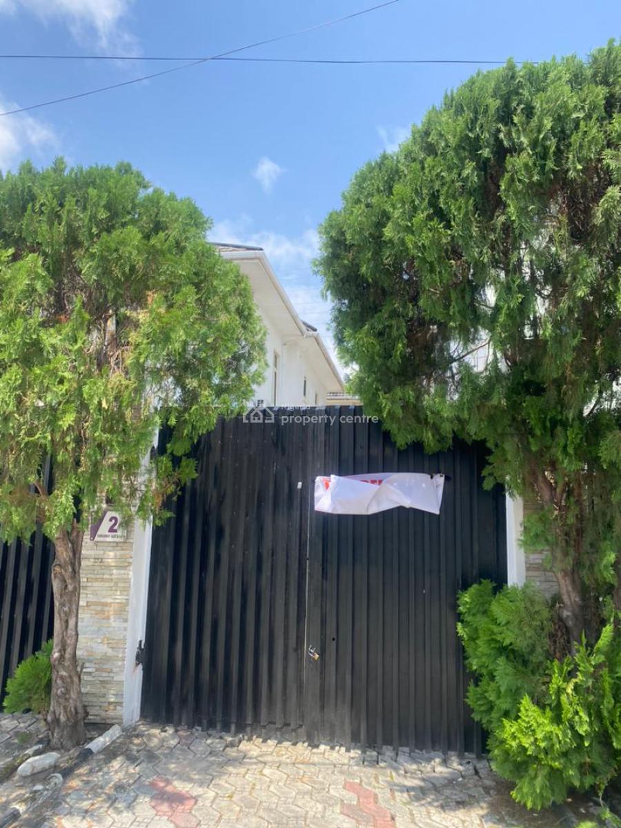 Luxurious 2 Bedrooms Flat Apartment, By Ebaeno Supermarket, Lekki Phase 1, Lekki, Lagos, Flat / Apartment for Rent