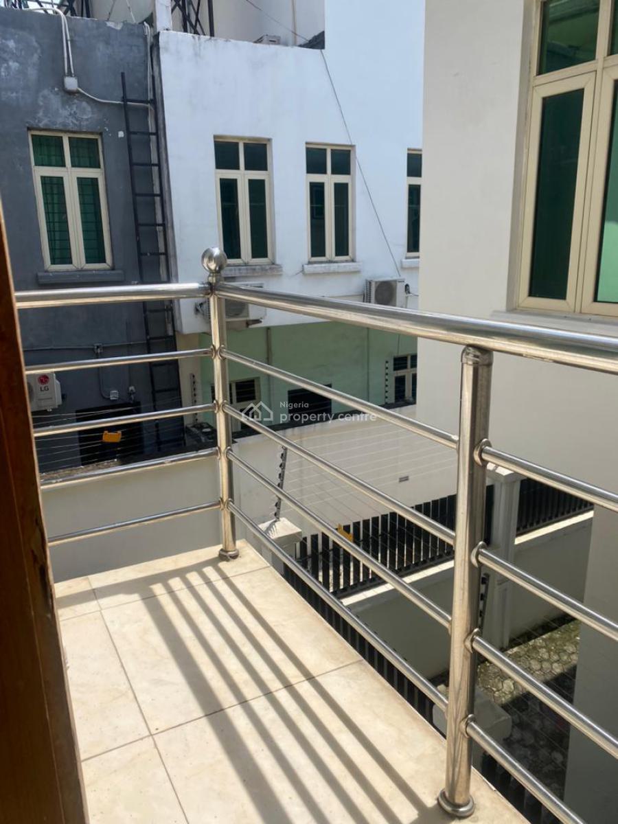 Luxurious 2 Bedrooms Flat Apartment, By Ebaeno Supermarket, Lekki Phase 1, Lekki, Lagos, Flat / Apartment for Rent