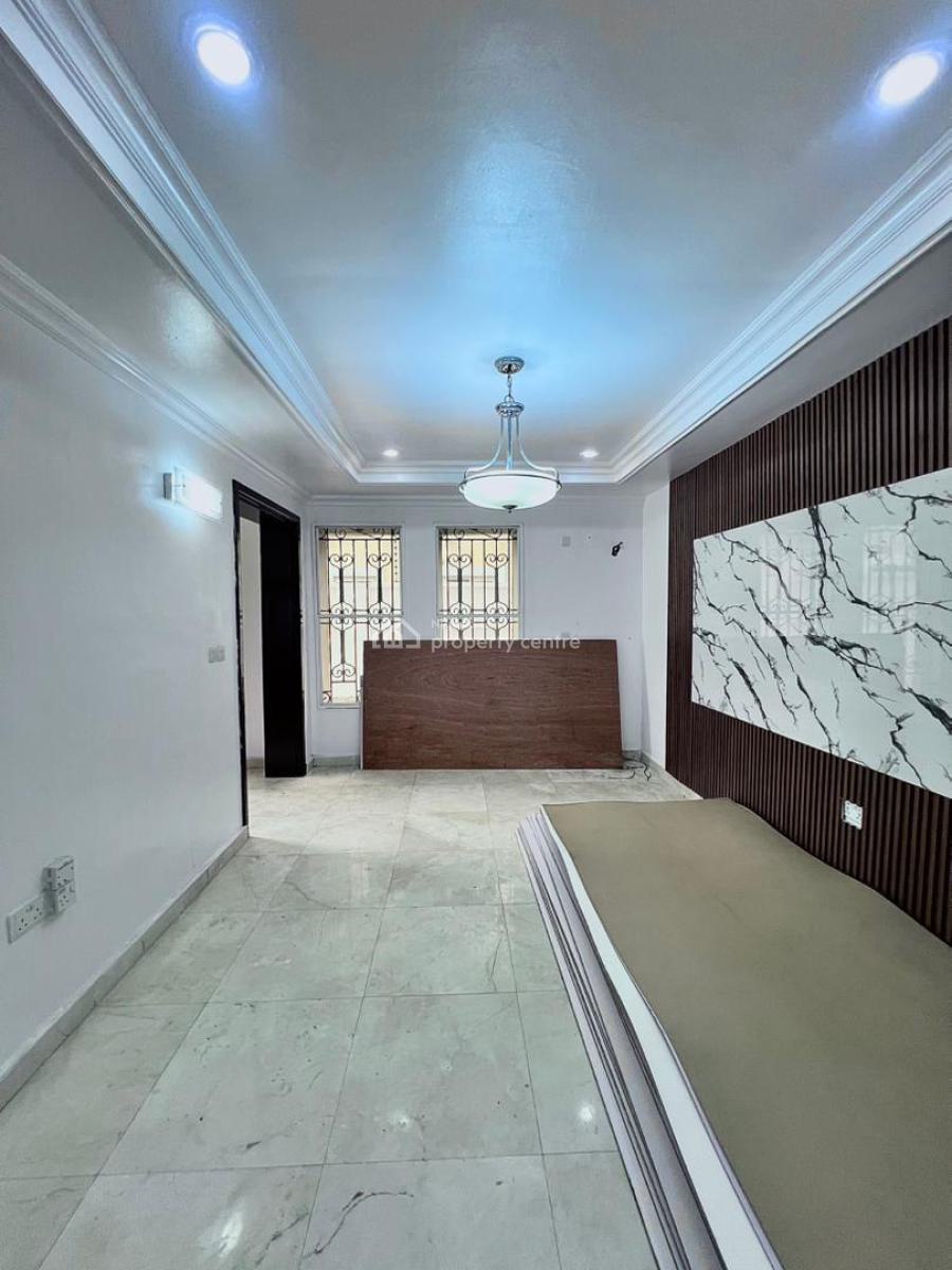 Serviced with 24/7 Power Supply 2 Bedroom En-suite Penthouse Flat, Lekki Phase 1, Lekki, Lagos, Flat / Apartment for Rent