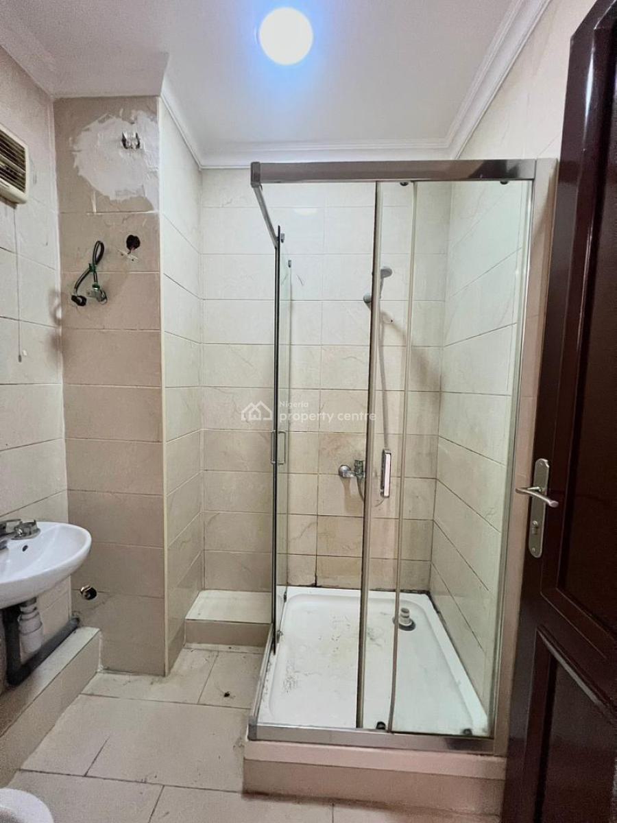 Serviced with 24/7 Power Supply 2 Bedroom En-suite Penthouse Flat, Lekki Phase 1, Lekki, Lagos, Flat / Apartment for Rent