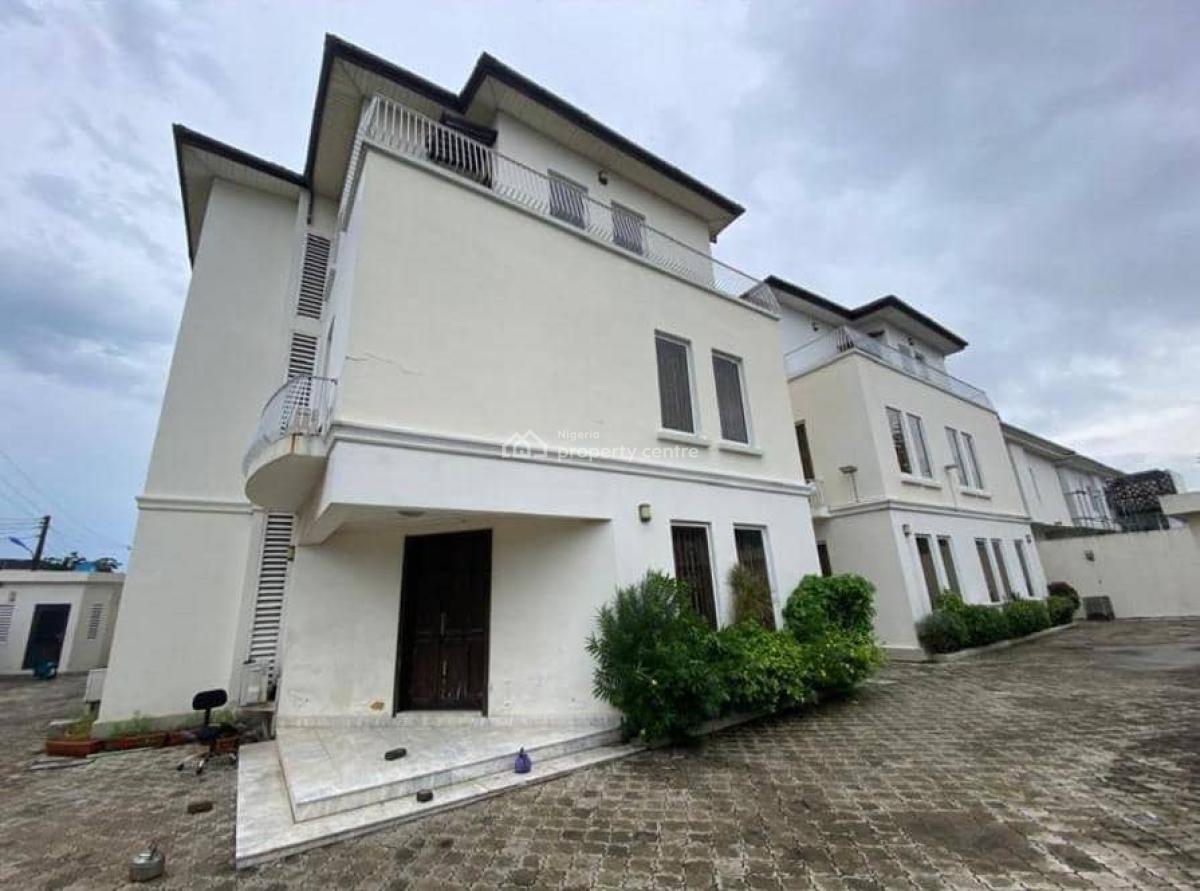 Serviced with 24/7 Power Supply 2 Bedroom En-suite Penthouse Flat, Lekki Phase 1, Lekki, Lagos, Flat / Apartment for Rent