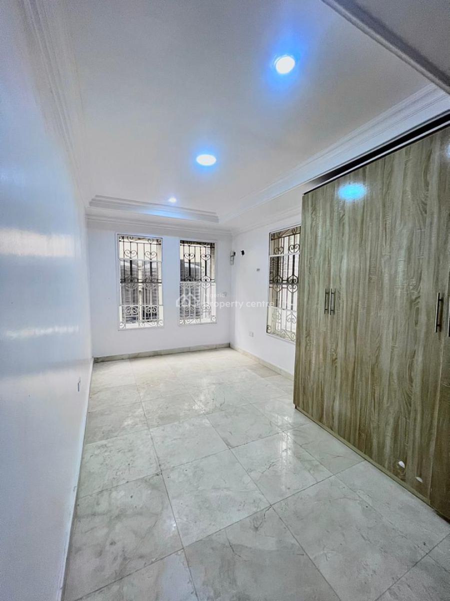 Serviced with 24/7 Power Supply 3 Bedroom En-suite Compact Flat, Lekki Phase 1, Lekki, Lagos, Flat / Apartment for Rent