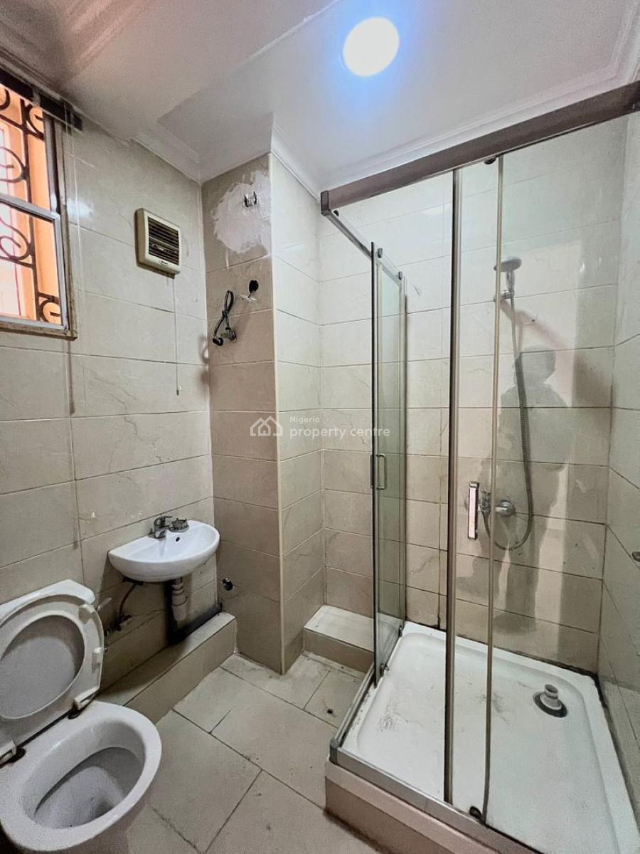 Serviced with 24/7 Power Supply 3 Bedroom En-suite Compact Flat, Lekki Phase 1, Lekki, Lagos, Flat / Apartment for Rent