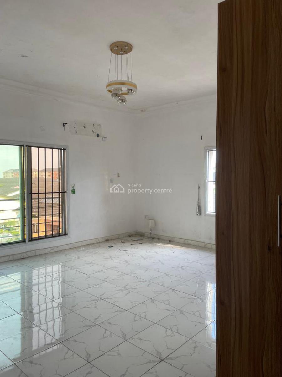Specious 2 Bedrooms Flat, Chevron, Lekki, Lagos, Flat / Apartment for Sale
